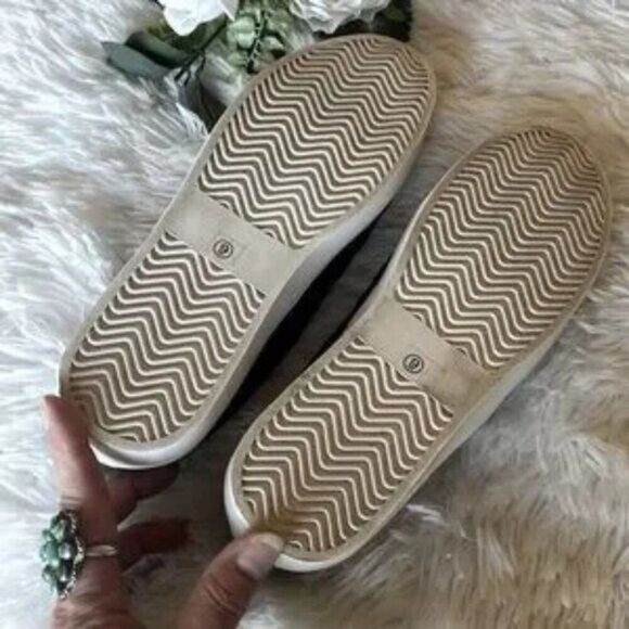 Catherine Malandrino Fur Tongue Black Platform Sneakers - Picture 10 of 12